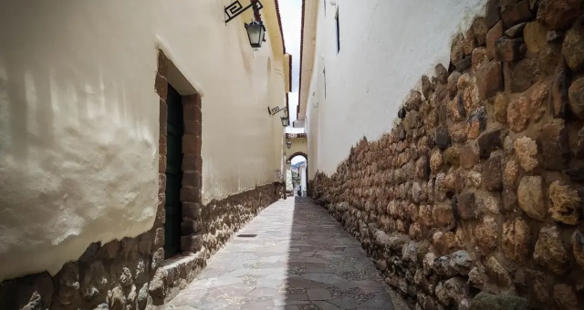 calle siete culebras cusco